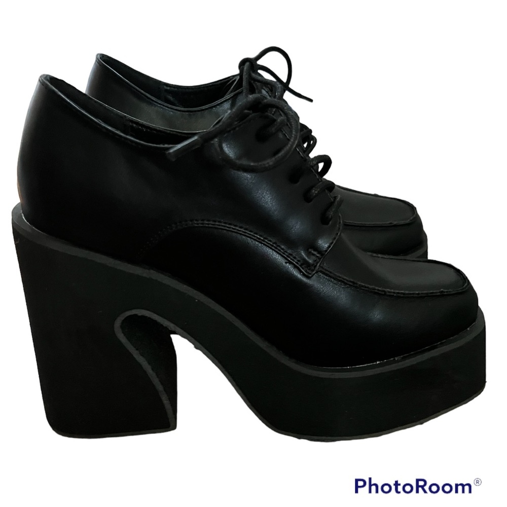 KOI FOOTWEAR “QUINN” PLATFORM BOOTS BNIB
